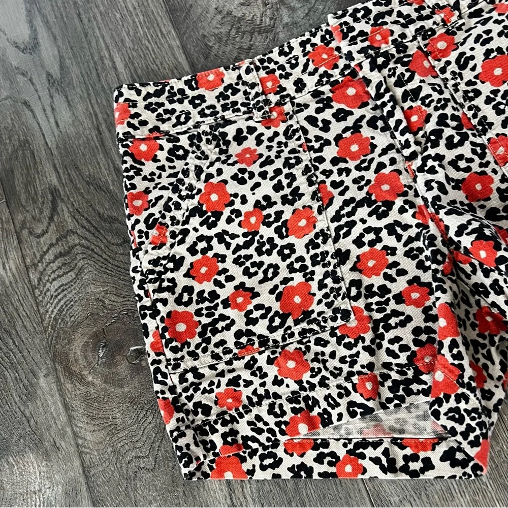 BANANA REPUBLIC Cheetah & Floral Print Chino Shorts Leopard Size 4
